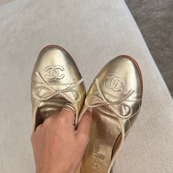 CHANEL Metallic Gold Quilted Ballet Flats - Picture 4 of 4